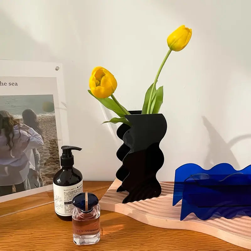 The Noir Wave Vase